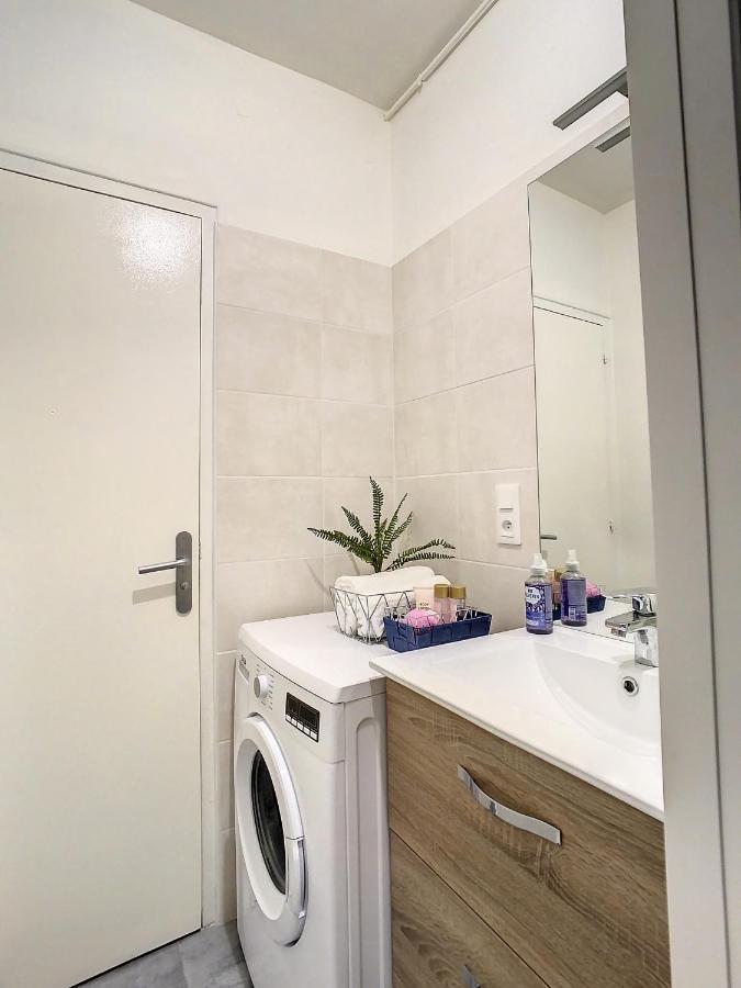 Joli Studio Meuble Tout Equipe Hyper Centre Wifi Apartment Troyes Luaran gambar