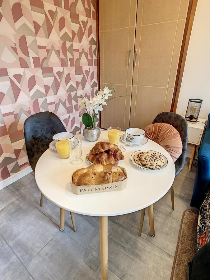 Joli Studio Meuble Tout Equipe Hyper Centre Wifi Apartment Troyes Luaran gambar