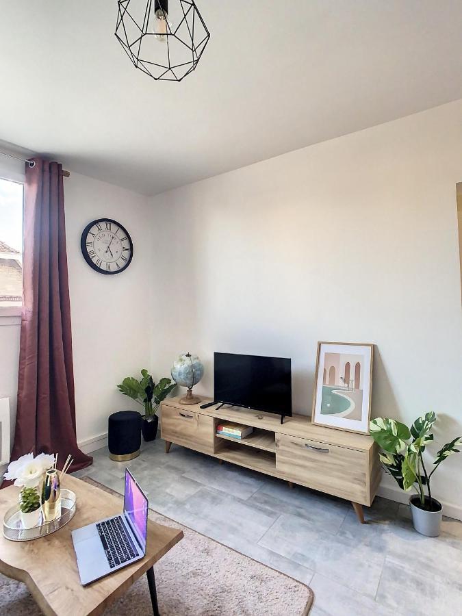 Joli Studio Meuble Tout Equipe Hyper Centre Wifi Apartment Troyes Luaran gambar