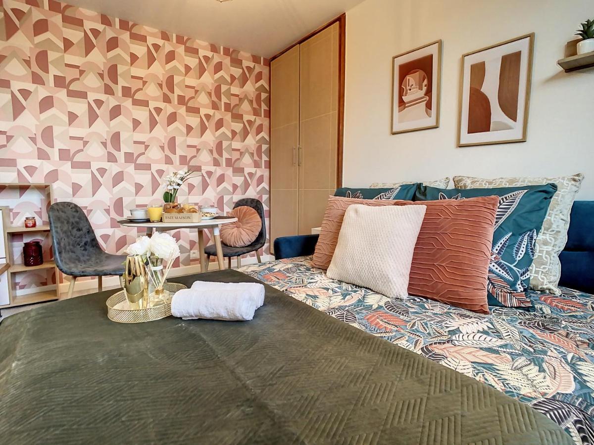 Joli Studio Meuble Tout Equipe Hyper Centre Wifi Apartment Troyes Luaran gambar